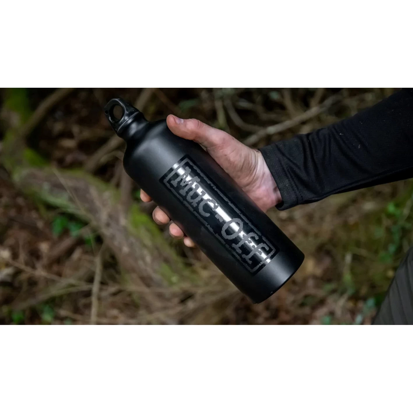 Muc-Off Project Green Aluminium Bottle - Black - Image 3